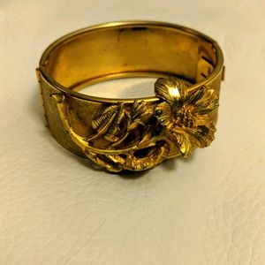 Antique Gold Metal Bangle Bracelet w/ 3D Flower